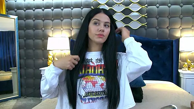 Snapshot of LeyaCass chatting on 09-10-25, 05:40 LeyaCass online show from 09-10-25, 05:40