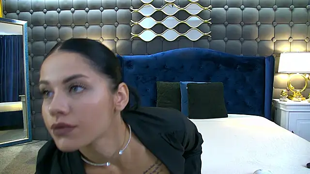 Snapshot of LeyaCass chatting on 09-17-25, 04:36 LeyaCass online show from 09-17-25, 04:36