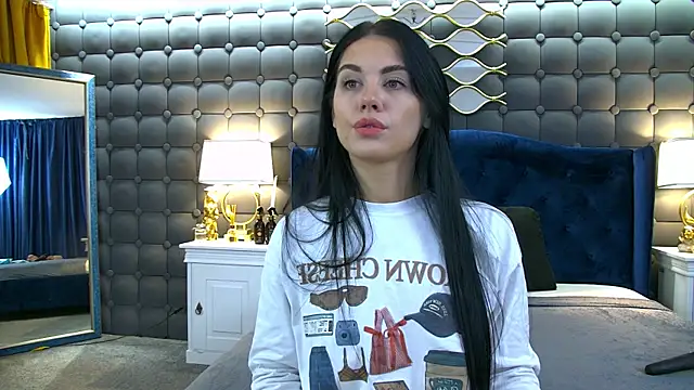 Snapshot of LeyaCass chatting on 10-22-25, 04:24 LeyaCass online show from 10-22-25, 04:24