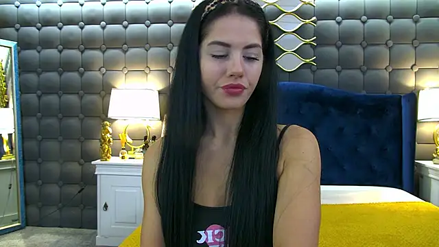 Snapshot of LeyaCass chatting on 10-26-25, 04:40 LeyaCass online show from 10-26-25, 04:40