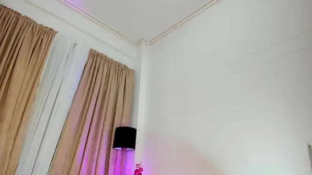 SabrinaWarrenn online show from 10-02-25, 12:17