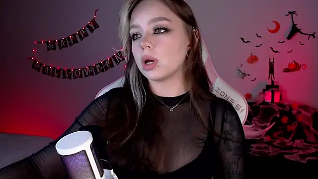 Snapshot of meowceline chatting on 10-27-25, 05:06 meowceline online show from 10-27-25, 05:06