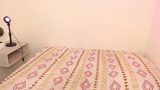 michaela cox online show from 10-04-25, 07:23