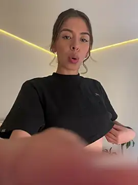 AmmyCollinsW online show from 04-27-26, 09:02