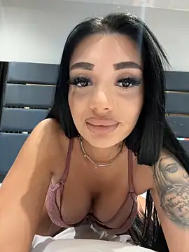 Snapshot of amirahylerr chatting on 01-21-25, 07:39 amirahylerr online show from 01-21-25, 07:39