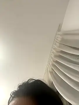 Snapshot of amirahylerr chatting on 10-31-25, 08:32 amirahylerr online show from 10-31-25, 08:32