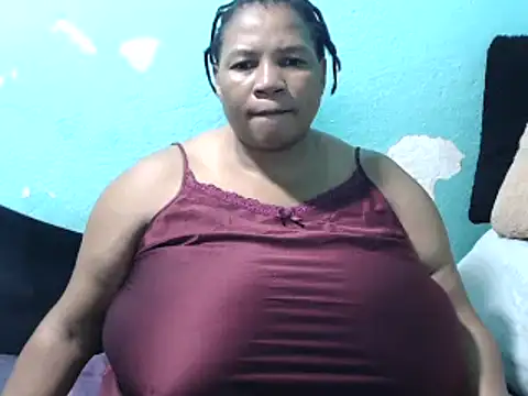 Snapshot of Bustyslave48 chatting on 12-26-24, 10:31 Bustyslave48 online show from 12-26-24, 10:31