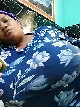 Snapshot of Bustyslave48 chatting on 09-17-25, 10:28 Bustyslave48 online show from 09-17-25, 10:28