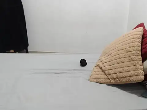 Snapshot of Bustyslave48 chatting on 11-18-25, 08:35 Bustyslave48 online show from 11-18-25, 08:35