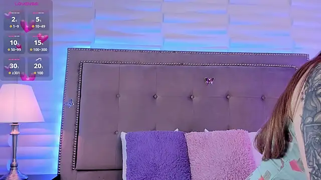 Liz grey  online show from 02-07-25, 01:15