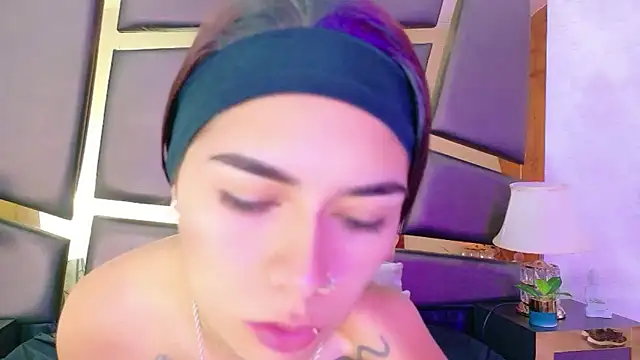 NicoleEsposito online show from 09-30-25, 01:05