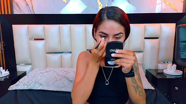 NicoleEsposito online show from 10-14-25, 01:39