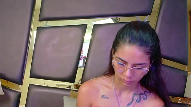 NicoleEsposito online show from 11-27-25, 01:02