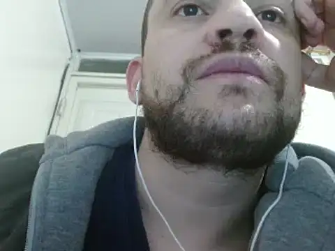 Snapshot of camiloking1720 chatting on 12-12-24, 03:10 camiloking1720 online show from 12-12-24, 03:10