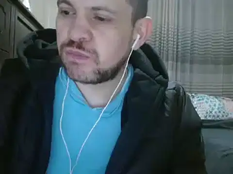 Snapshot of camiloking1720 chatting on 01-23-25, 02:02 camiloking1720 online show from 01-23-25, 02:02