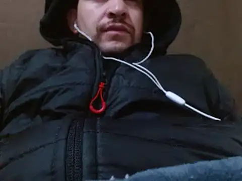 Snapshot of camiloking1720 chatting on 02-05-25, 07:07 camiloking1720 online show from 02-05-25, 07:07