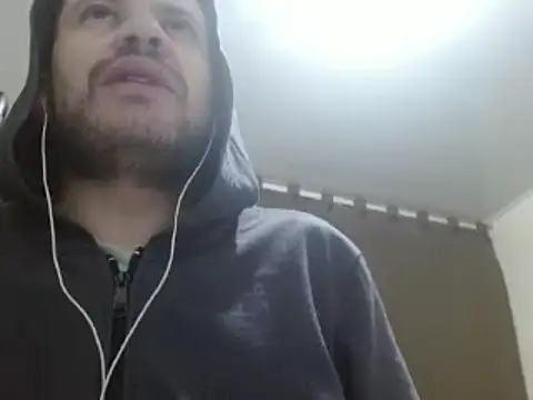 Snapshot of camiloking1720 chatting on 02-06-25, 04:47 camiloking1720 online show from 02-06-25, 04:47