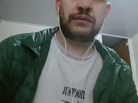 Snapshot of camiloking1720 chatting on 02-08-25, 12:38 camiloking1720 online show from 02-08-25, 12:38