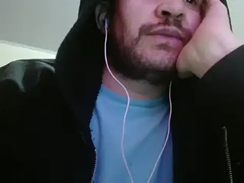 Snapshot of camiloking1720 chatting on 02-09-25, 04:40 camiloking1720 online show from 02-09-25, 04:40