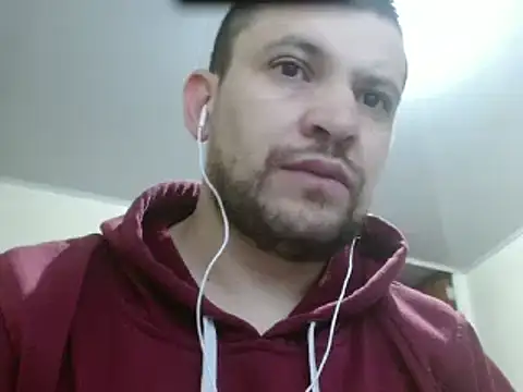 Snapshot of camiloking1720 chatting on 02-27-25, 10:15 camiloking1720 online show from 02-27-25, 10:15