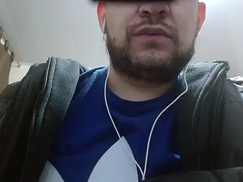 Snapshot of camiloking1720 chatting on 10-01-25, 10:05 camiloking1720 online show from 10-01-25, 10:05