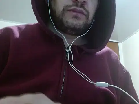 Snapshot of camiloking1720 chatting on 10-16-25, 05:25 camiloking1720 online show from 10-16-25, 05:25