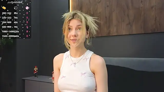 Snapshot of Rainaslater chatting on 12-15-24, 07:53 Rainaslater online show from 12-15-24, 07:53