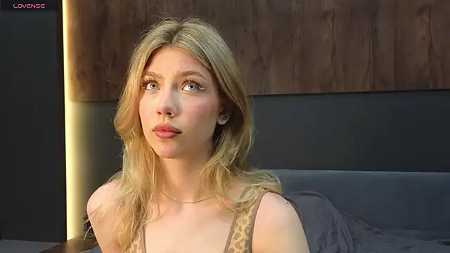 Snapshot of Rainaslater chatting on 02-08-25, 10:19 Rainaslater online show from 02-08-25, 10:19