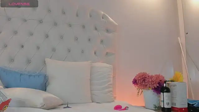 brithany rousee online show from 10-29-25, 04:09