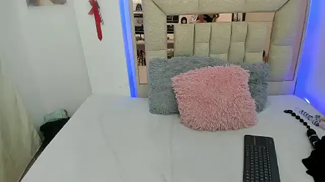 Snapshot of melody_bonnet chatting on 12-30-24, 10:53 melody bonnet online show from 12-30-24, 10:53