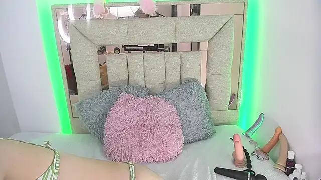 Snapshot of melody_bonnet chatting on 03-18-25, 12:36 melody bonnet online show from 03-18-25, 12:36