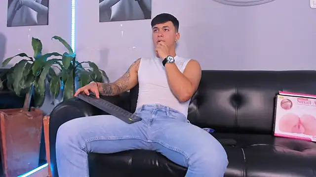 Cristopher strong online show from 02-27-25, 04:32