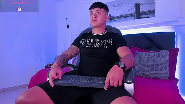 Cristopher strong online show from 04-26-26, 01:53