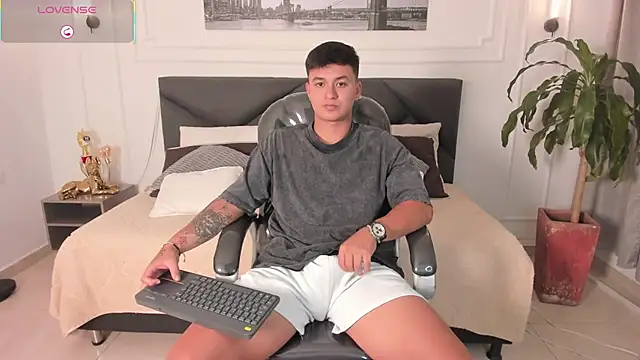 Cristopher strong online show from 05-17-26, 01:51