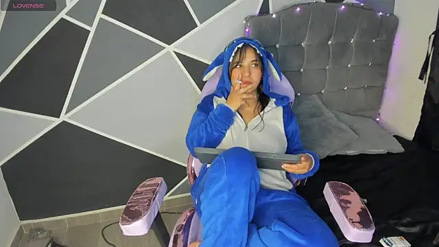 alyssa magiic online show from 04-22-26, 04:52