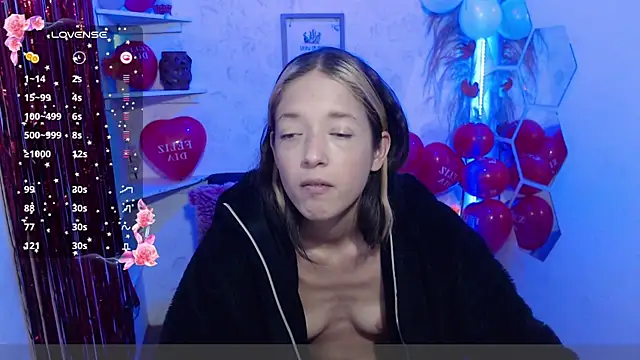 Snapshot of ZoePrest_ chatting on 02-18-25, 09:32 ZoePrest online show from 02-18-25, 09:32