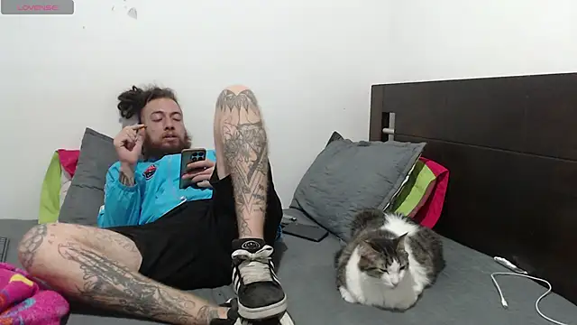 Snapshot of Nanna_and_Balder chatting on 02-10-25, 01:14 Nanna and Balder online show from 02-10-25, 01:14