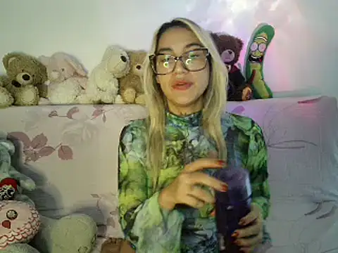 Snapshot of mandy_berrys chatting on 09-24-25, 12:03 mandy berrys online show from 09-24-25, 12:03