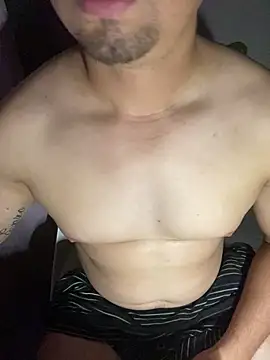 Snapshot of tomazu11 chatting on 10-29-25, 04:59 tomazu11 online show from 10-29-25, 04:59