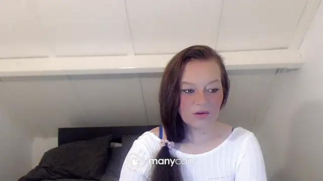 Snapshot of roxanna24 chatting on 02-22-26, 07:01 roxanna24 online show from 02-22-26, 07:01