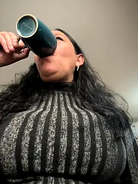 Freya Artemisa online show from 10-30-25, 05:24