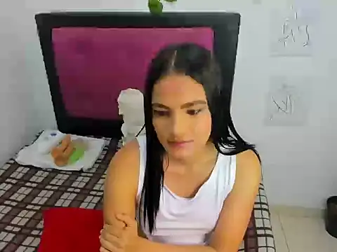 Snapshot of AlondraFoxx chatting on 09-18-25, 03:41 AlondraFoxx online show from 09-18-25, 03:41