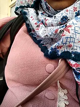 Snapshot of Rani_Desai69 chatting on 02-14-26, 12:46 Rani Desai69 online show from 02-14-26, 12:46