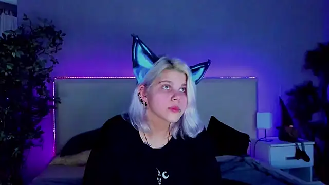 JoannLowe online show from 12-22-24, 02:06