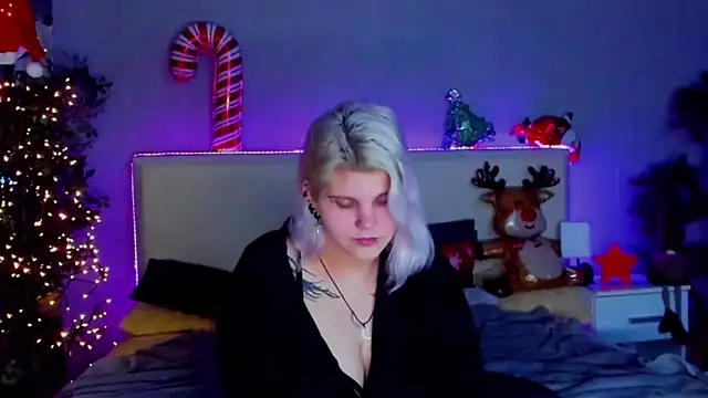 JoannLowe online show from 12-26-24, 01:40