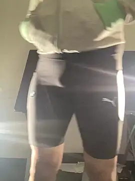 Snapshot of MiamiBang chatting on 12-15-24, 06:15 MiamiBang online show from 12-15-24, 06:15