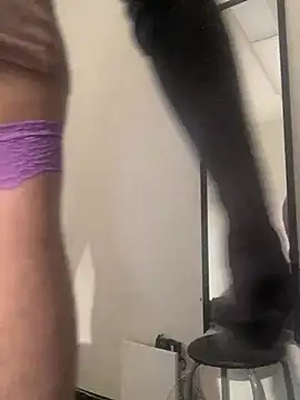 Snapshot of MiamiBang chatting on 01-04-25, 11:43 MiamiBang online show from 01-04-25, 11:43