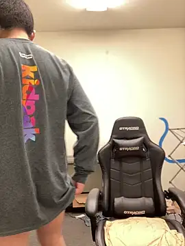 Snapshot of MiamiBang chatting on 02-21-25, 08:07 MiamiBang online show from 02-21-25, 08:07