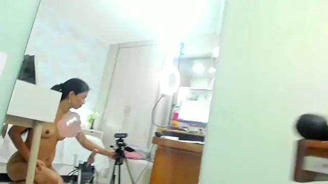 TianaReedd online show from 12-19-24, 03:52