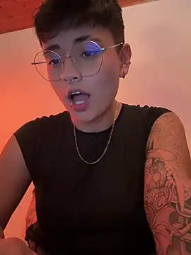 Ashley Chriss online show from 01-19-25, 06:42